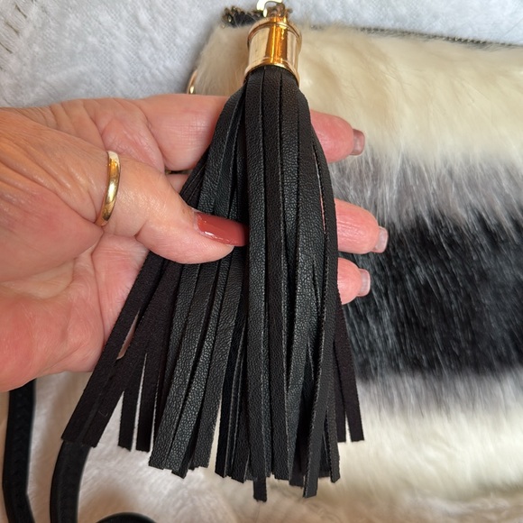 Bam Forever Black and White Faux Fur Crossbody Bag with adj strap. NWOT - Picture 3 of 12